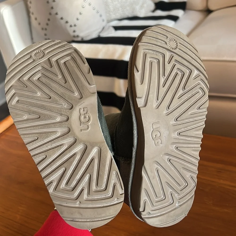 Toddler Classic II Uggs | Size 11 - Picture 4 of 6